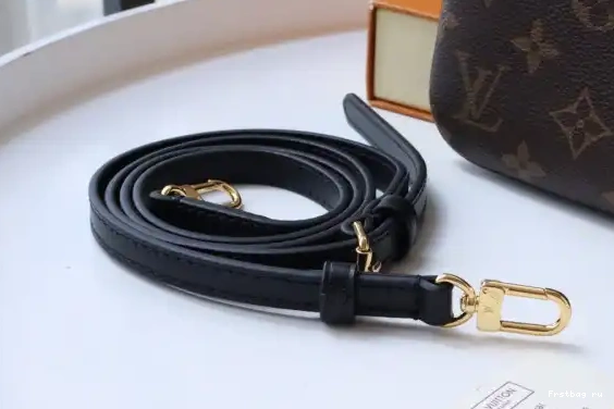 First bag ru VUITTON POCHETTE LOUIS ZIP DOUBLE 0622